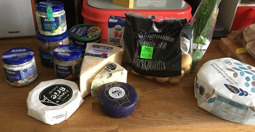 Sillburkar ostar färskpotatis knäcke