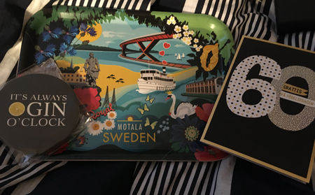 Motalabricka och ginunderlägg från Mia