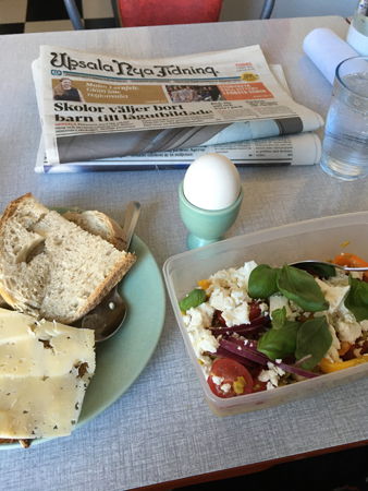 Lunchsallad och ägg UNT och mackor