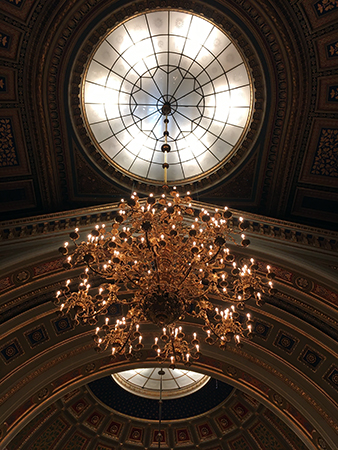 Ljuskronan i universitetaulan