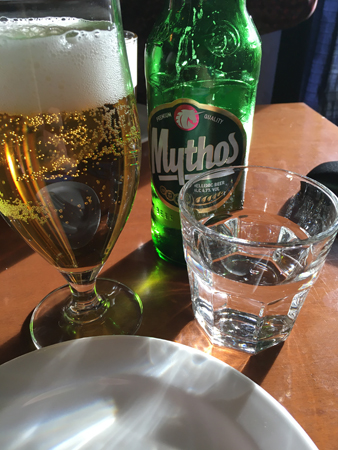 Mythos öl hos Costas