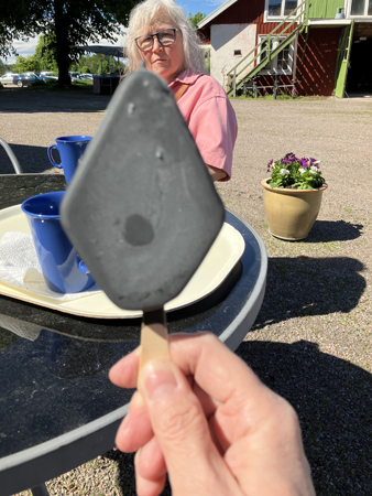 Laktritsglass och sur Anna