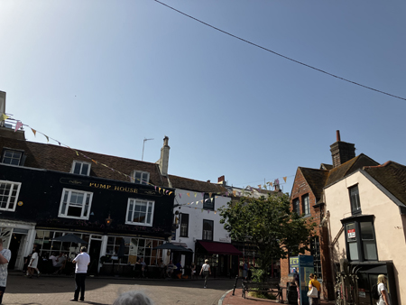 På väg in i The Lanes