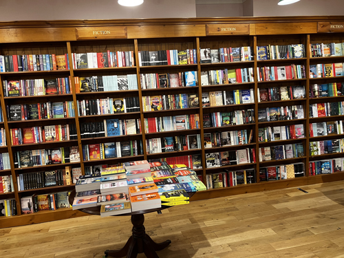 Hyllor med böcker Daunt Books Cheapside