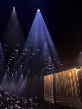 Inne i ABBA Voyagearenan före showen