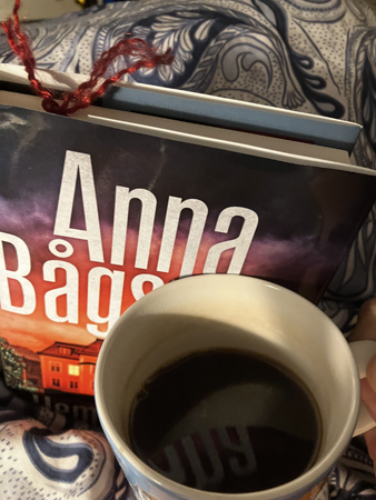 Midsommardagsstart med Hemligheten och kaffe på sängen