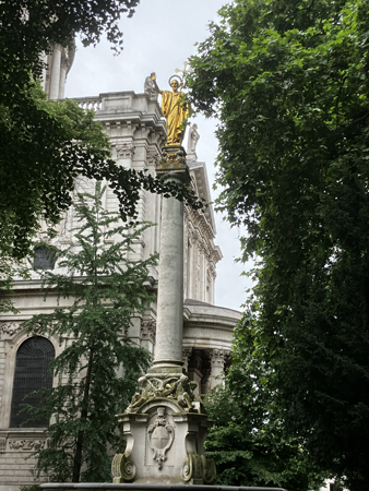 St Paul på piedestal