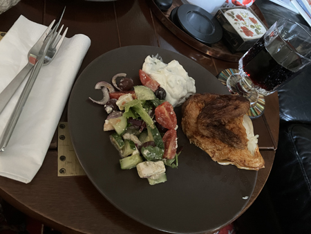 Grillad kyckling och grekisk sallad