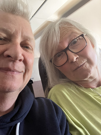 Jag och Anna på planet till Heathrow 15 juni 22