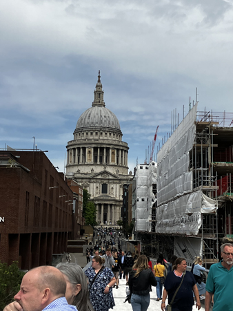 St Pauls fotad på avstånd