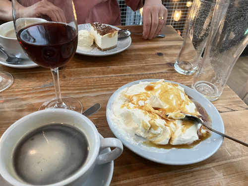 Dessertröra på The Real Greek