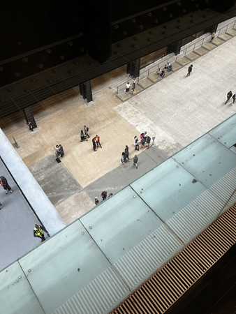 Jag tittar ner i Tate modern