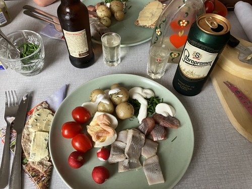 Sill och potatis med tillbehör