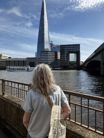 Anna och spetsigt torn London