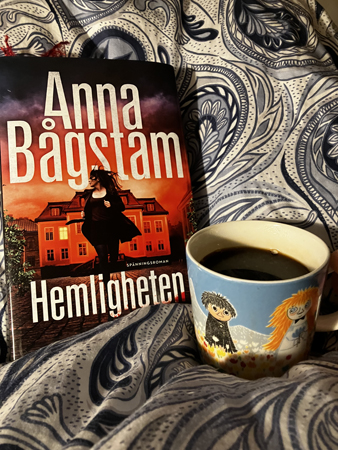 Boken Hemligheten och kaffe på sängen midsommarafton