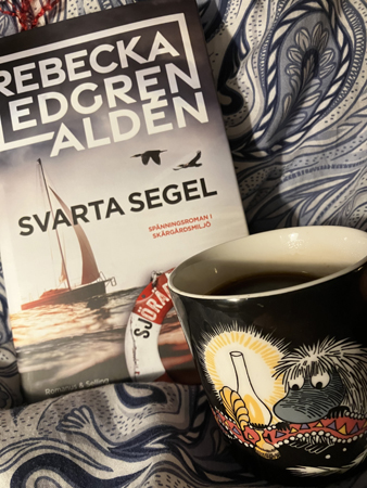 Boken Svarta segel och kaffe på sängen