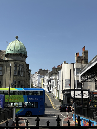 Gata utanför Brightons centralsstation