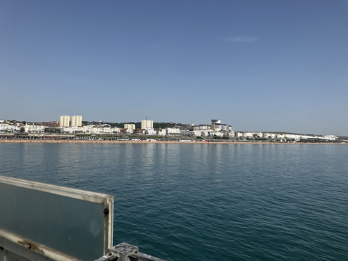 Brigthon och havet sett från Palace pier