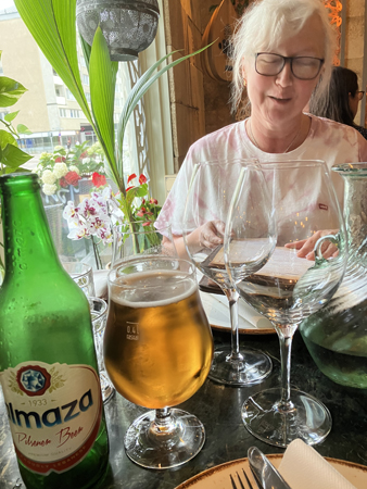 Anna och Almazaöl på Byblos