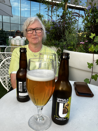 Anna på Picnic med öl från Uppsala brygghus