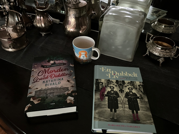 Böckerna Morden i Great Diddling och Ett dubbelt liv