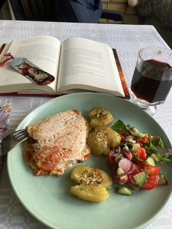 Ensammiddag med go-rester på balkongen