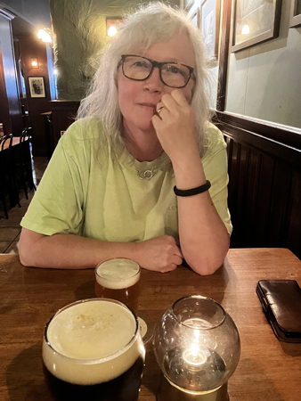 Anna med liten öl stor öl till mig O Neills