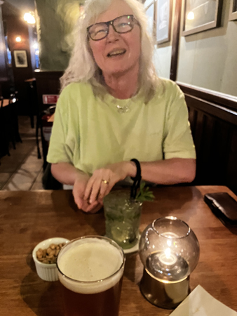 Anna med mojito jag med stor öl ONeills