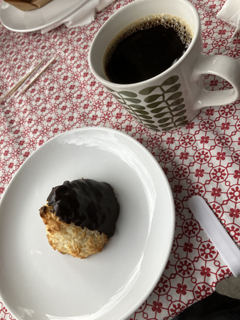 Kaffe och russintopp på Centralkonditoriet