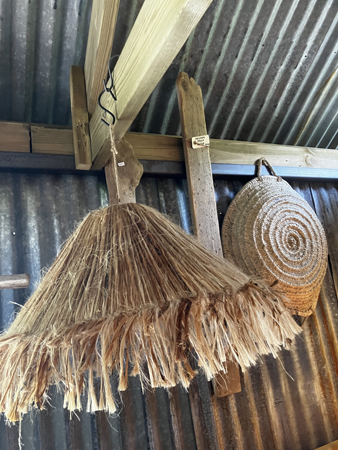 Lampskärm av strå Jordnära inredning