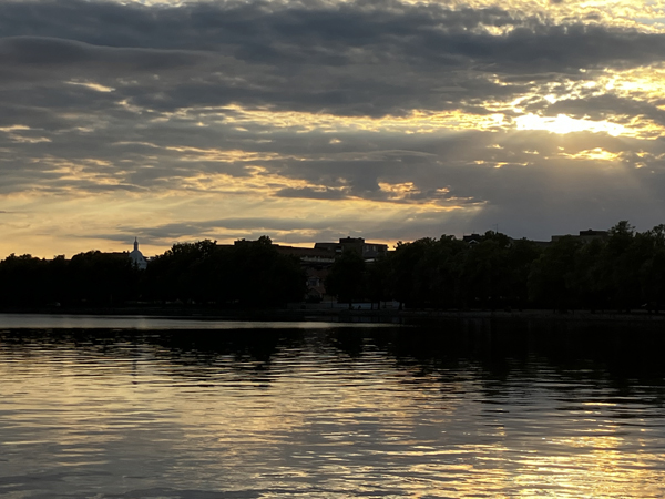 Solnedgång i Motala vid vattnet