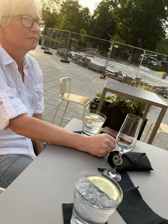 Anna på B21 med GT i solnedgång