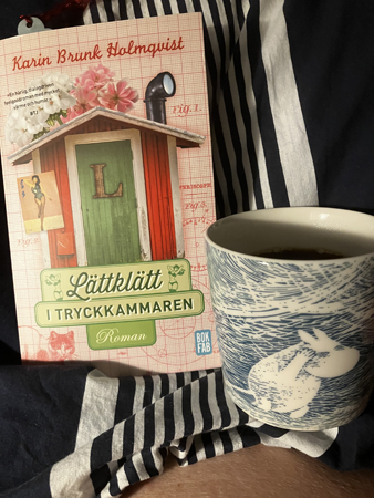 Boken Lättklätt i tryckkammaren och kaffe på sängen