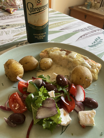 Lax potatis grönsaker och Staropramen