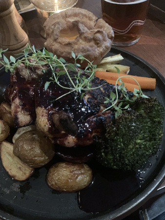 Roasted chicken m Yorkshire pudding och potatis