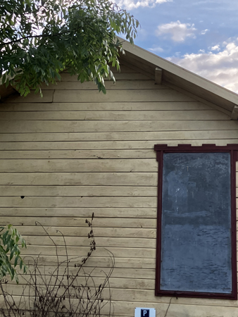 Igenbommat hus på Verkstadsvägen Motala