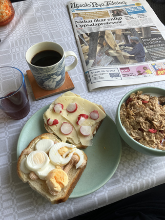 Balkongfrukost med lokalblaskan