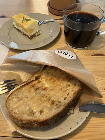 Grillad macka cheesecake och namnsdagskaffe på Uno