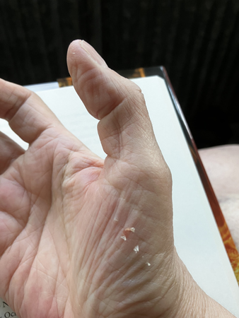 Klöst av Lucifer på tumvecket