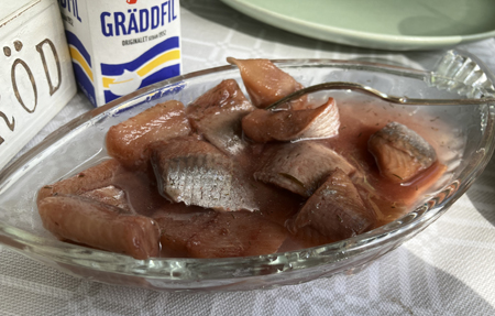 Matjessill och gräddfil