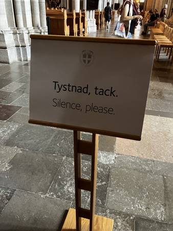 Skylt Tystnad tack