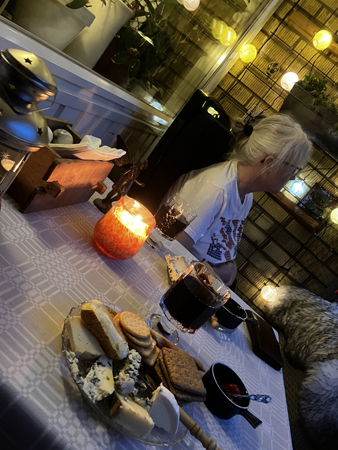 Balkongmys med Anna o ost kex o vin 20 juli 22