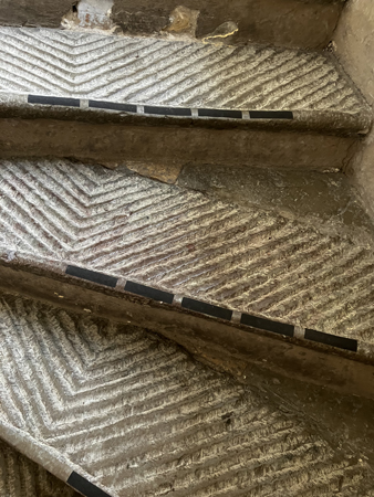 Hal stentrappa till övervåningen Linnés hus 19 juli 22