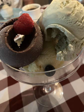 Gelato och kaffe hos Alex