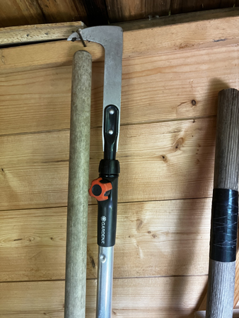 Kniv m långt skaft för ogräs mellan plattor