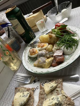 Sill och potatis med tillbehör