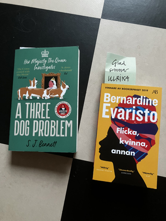 Böckerna A three dog problem o Flicka kvinna annan