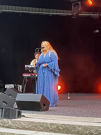 Sarah Klang i blått 1