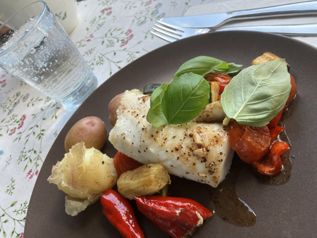 Torskrygg med potatis grönsaker och basilika