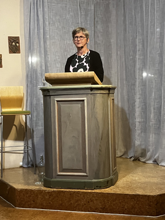 Christina Wahldén vid författarstafetten i Missionskyrkan